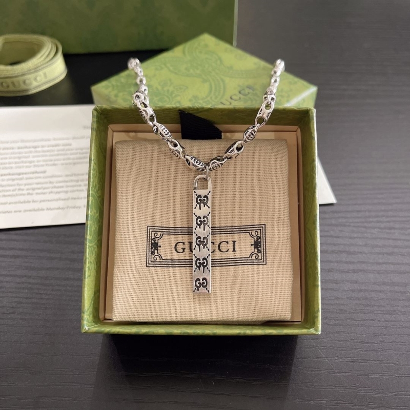 G*u*i necklaces